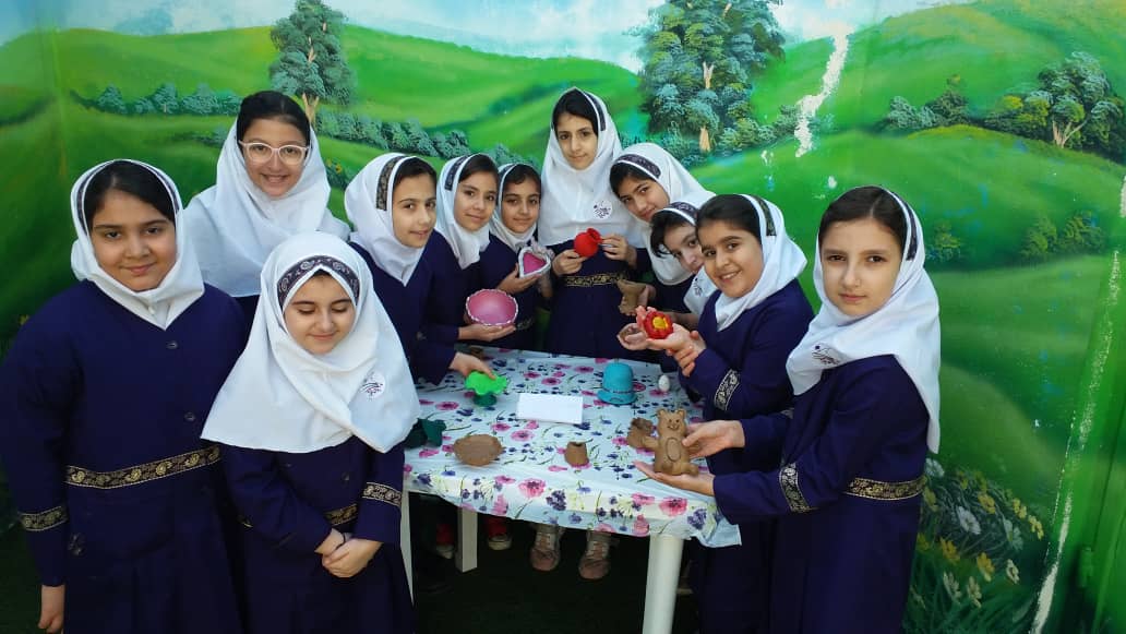 روزهای پایانی سال تحصیلی با سفالگری هنرمندان چهارم «الف»